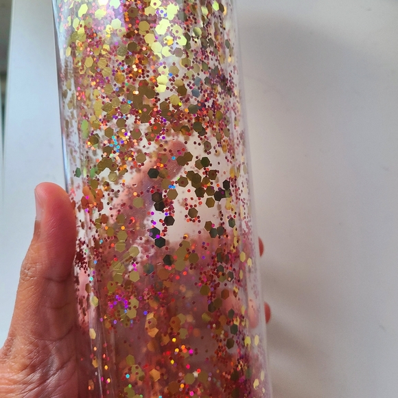 Preowned set of 2 water bottles. Good condition. - Picture 3 of 6